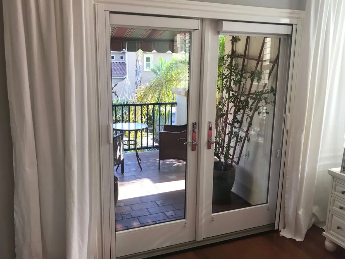 Magnetic Retractable Screen Door - Livermore